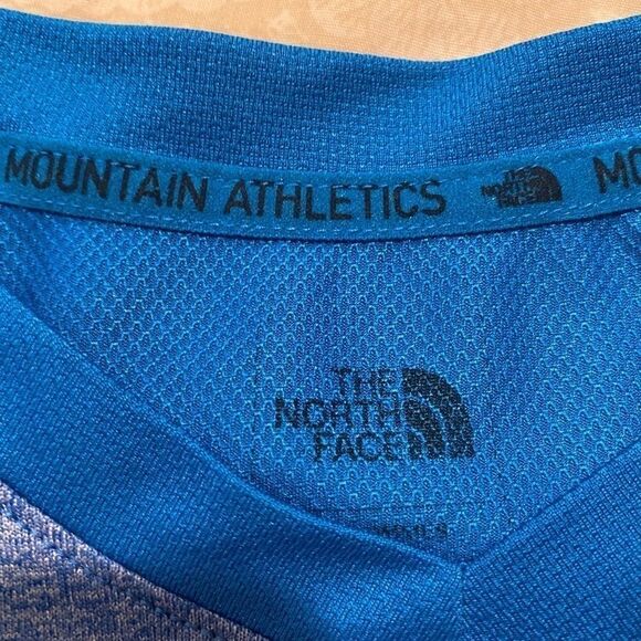 The North Face Flash Dry Shirt Size Medium V Neck - Picture 5 of 7